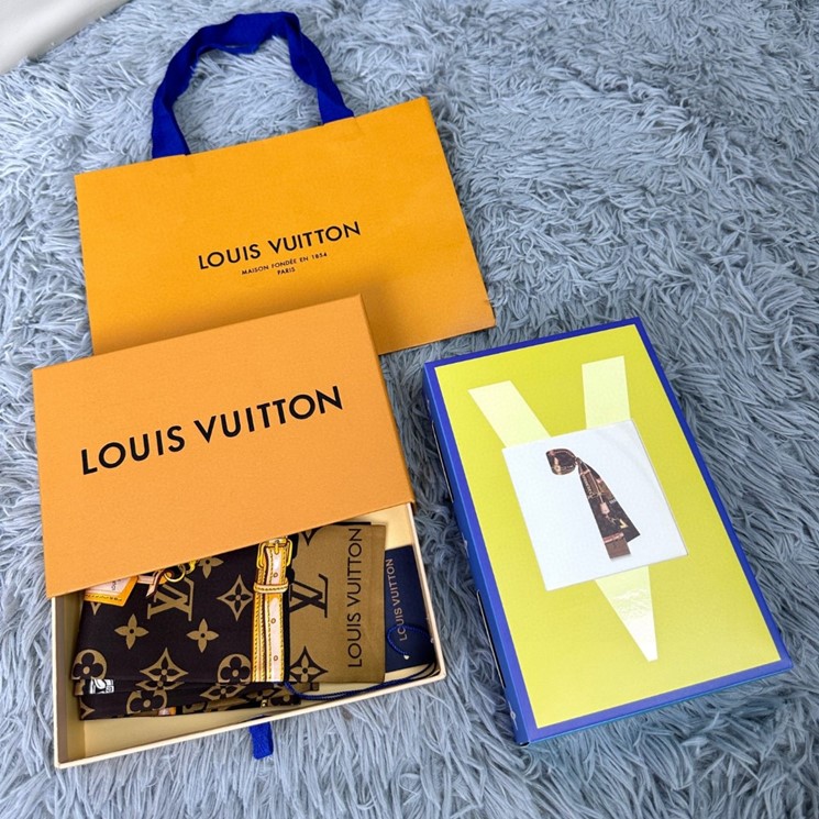 LOUIS VUITTON