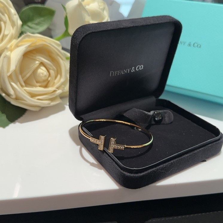 TIFFANY & CO