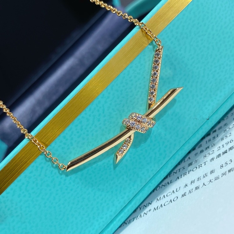 TIFFANY & CO