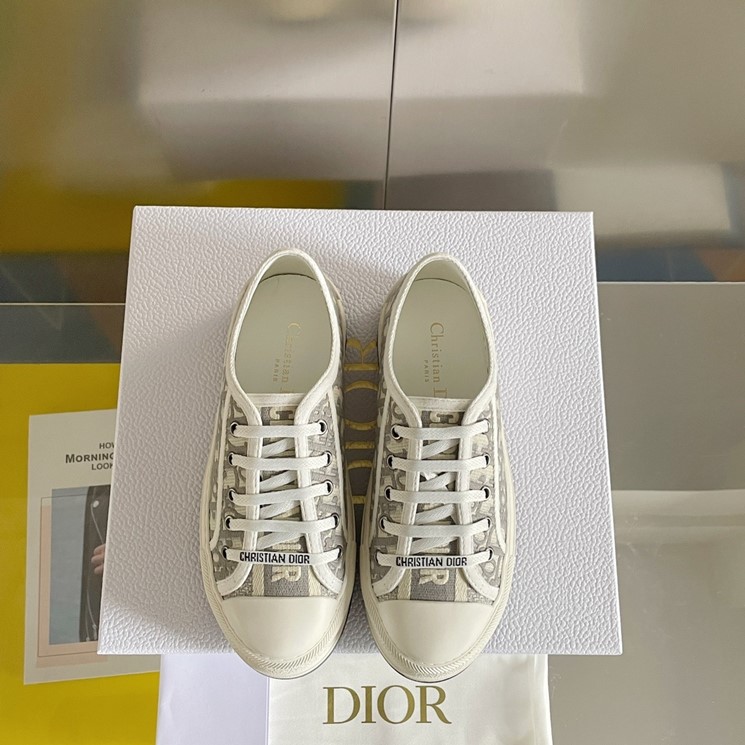 DIOR