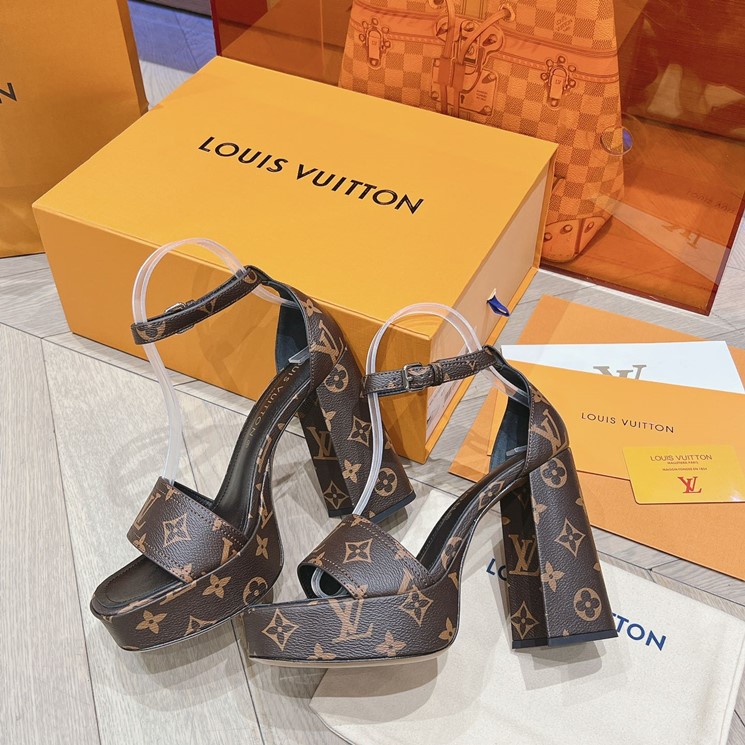 LOUIS VUITTON