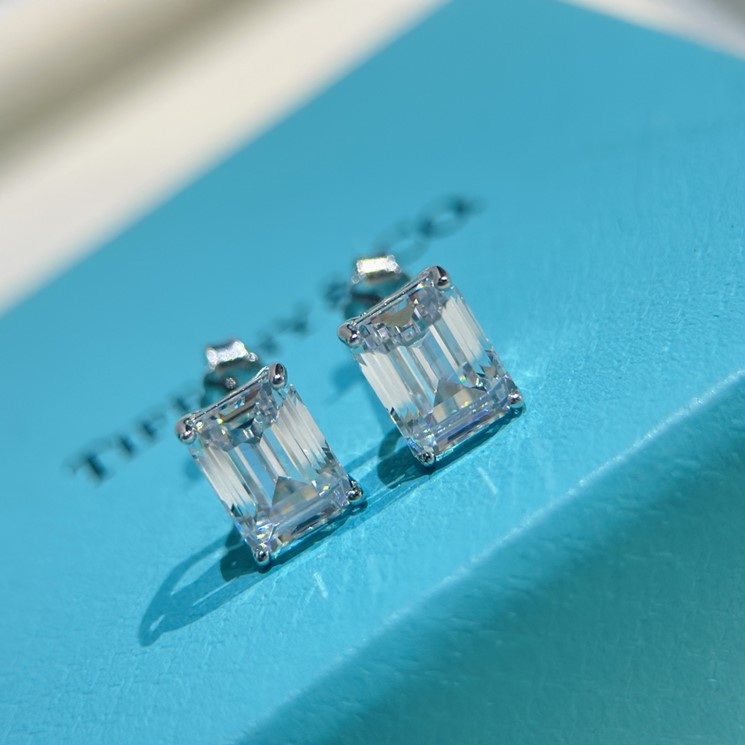 TIFFANY & CO